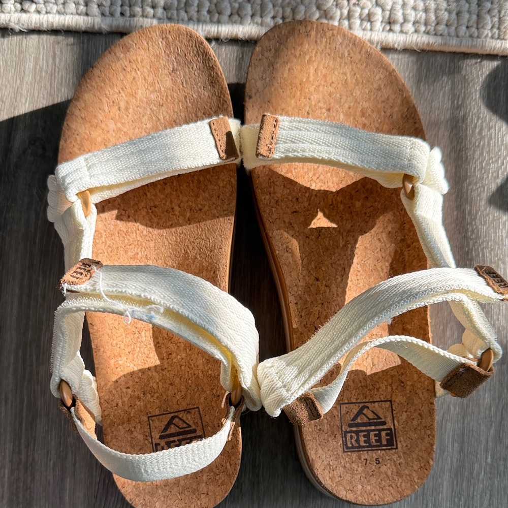 Reef Sandals- Cushi Rem Hi